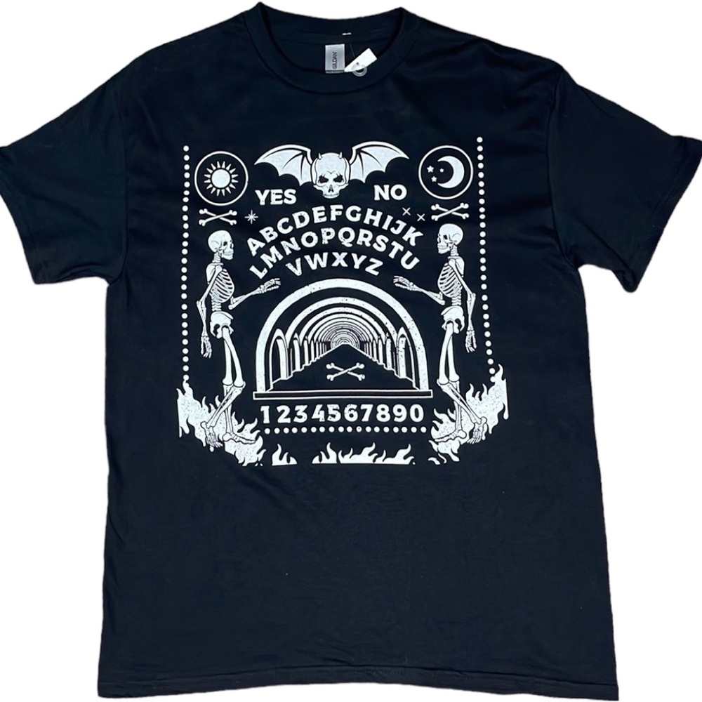 Skeleton Spirit Board Graphic Tee NWT - Picture 1 of 6